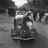 Victory Kiss, Champs-Élysées, Paris, 8th may 1945